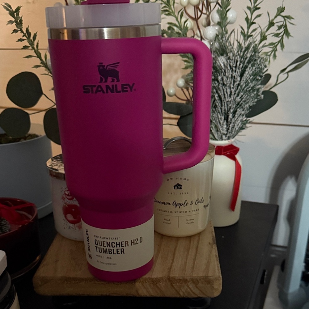 Stanley Magenta Quencher H2.0 Tumbler